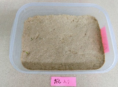混ぜた後。 こちらにもカブを漬けます