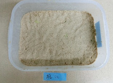 混ぜた後。 今日もカブを漬けます。 いつもは塩もみしてから漬けていますが、今日は塩もみなしで漬けます。