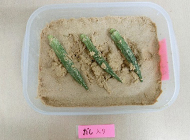 混ぜる前。 だしなしに比べて水っぽいかも。