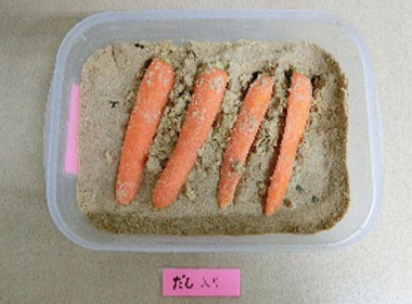 混ぜる前。 蓋を開けた時、こちらも嫌な臭いはしませんでした。
