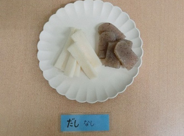 長芋の中は粘りが残っていて歯ごたえもあり美味しかった。こんにゃくはかなりしょっぱくなってしまった。