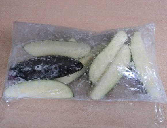 きゅうり1本に本品半量（4g）