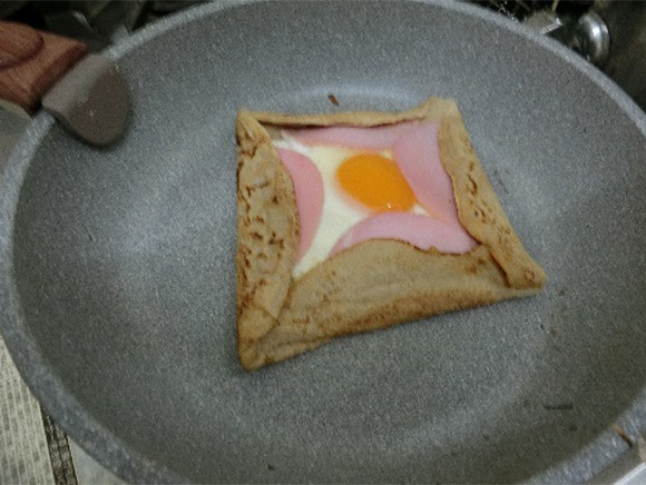 ⑤　生地を折りたたむ