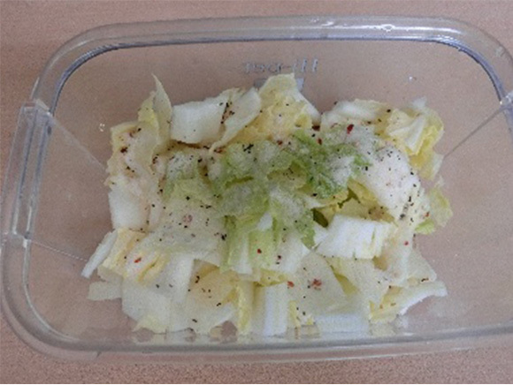 ① お好みの野菜を水洗いし、食べやすい大きさに切る